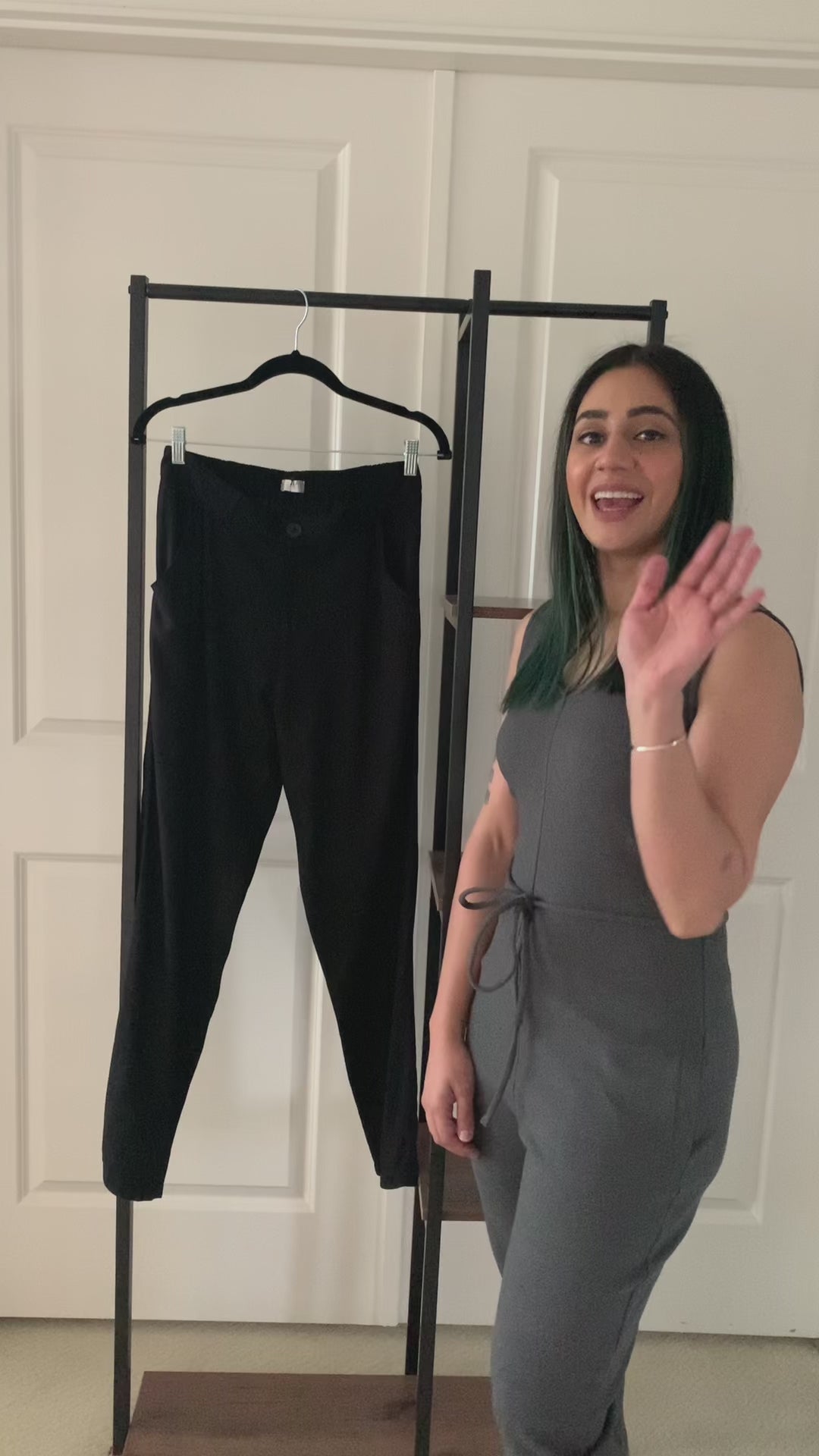 Lets talk about the details of the Effortless Jogger Pants. Video detailing how the black pants can be worn.
