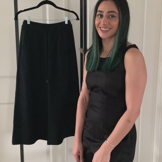 Lets talk about the details of the Crop Colette Pants. Video detailing how the black Crop Colette Pants can be worn.