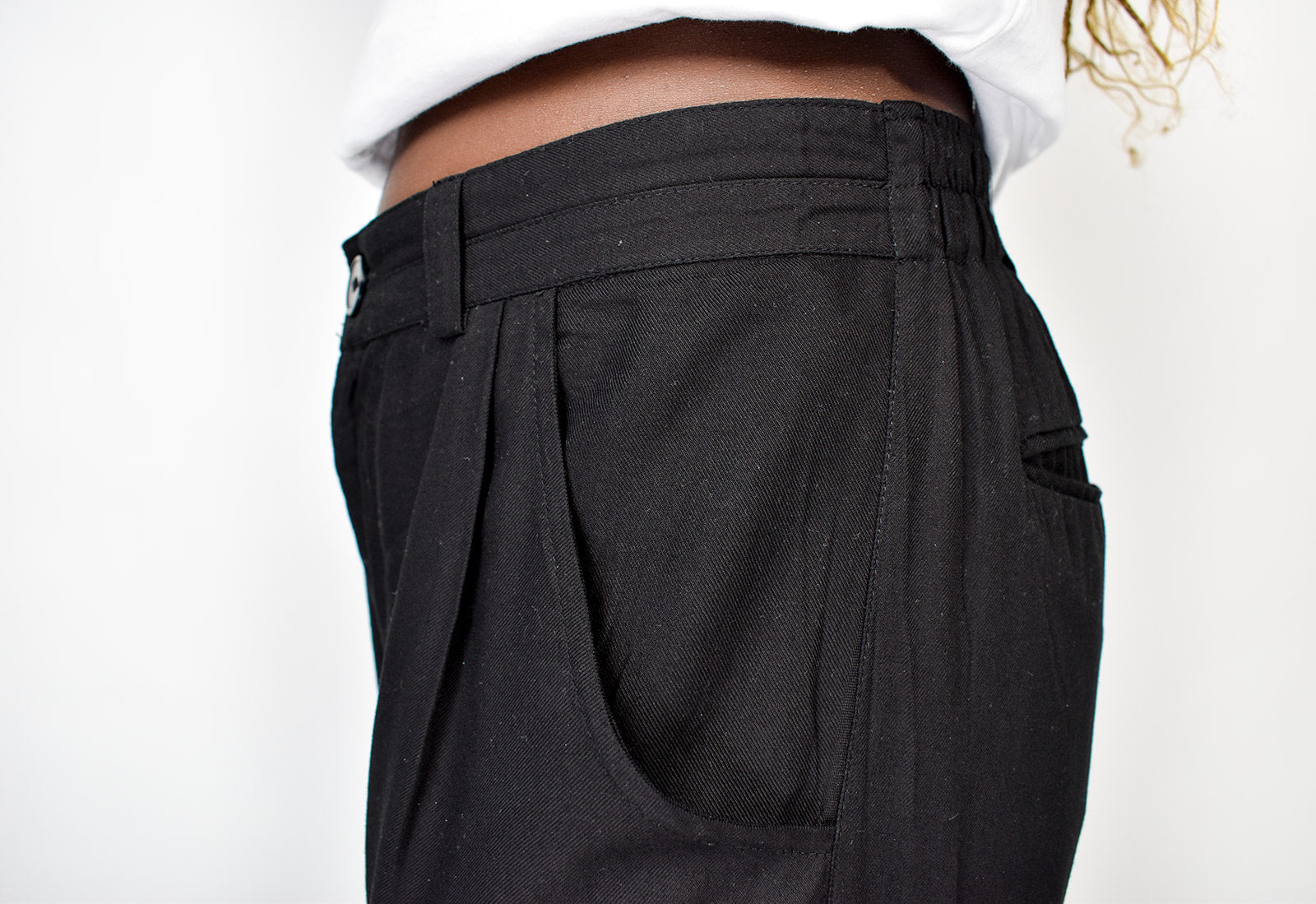No more worrying about a tight waistband after a satisfying meal. The Jogger Dress Pants feature a partial elastic waistband, giving you freedom to indulge without any discomfort from post-meal fullness. Sizes XS-XL available.